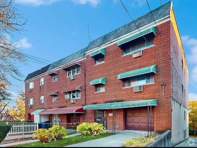 Building Photo - 1814 Bussing Ave Rental