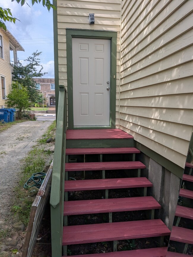 Photo - 408 Grace St