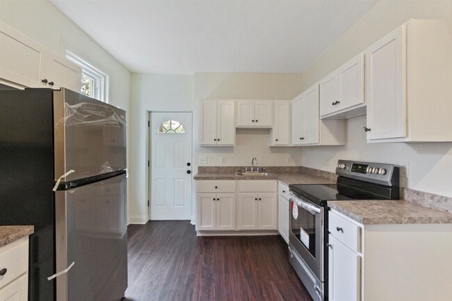 Photo - Spacious 5 Bedroom, 2 Bath Home in York City!