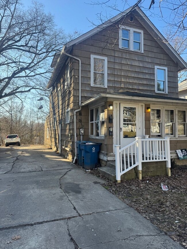 Building Photo - Kent Student Rental – You pick your splits! $3,000 Total Unit 800 Depeyster St - 3
