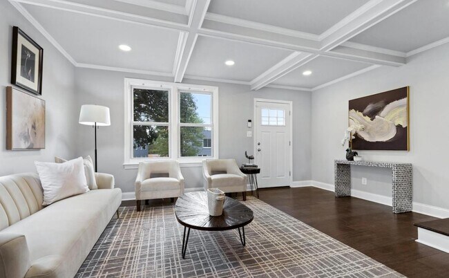 Photo - 756 Upsal St SE