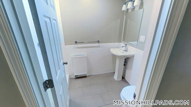 4A Weld Ave Unit 1