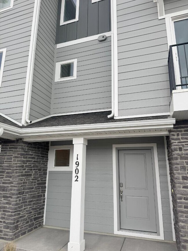 Photo - 1902 E Thunder Ln