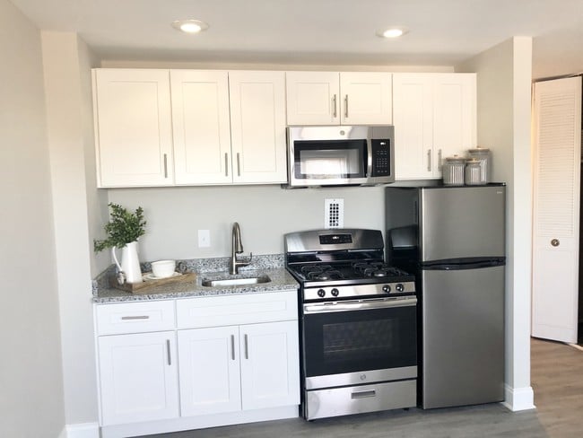 Photo - Walter Reed Apartments