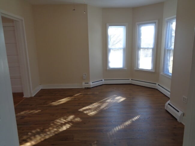 Building Photo - 13000 9w Unit 2