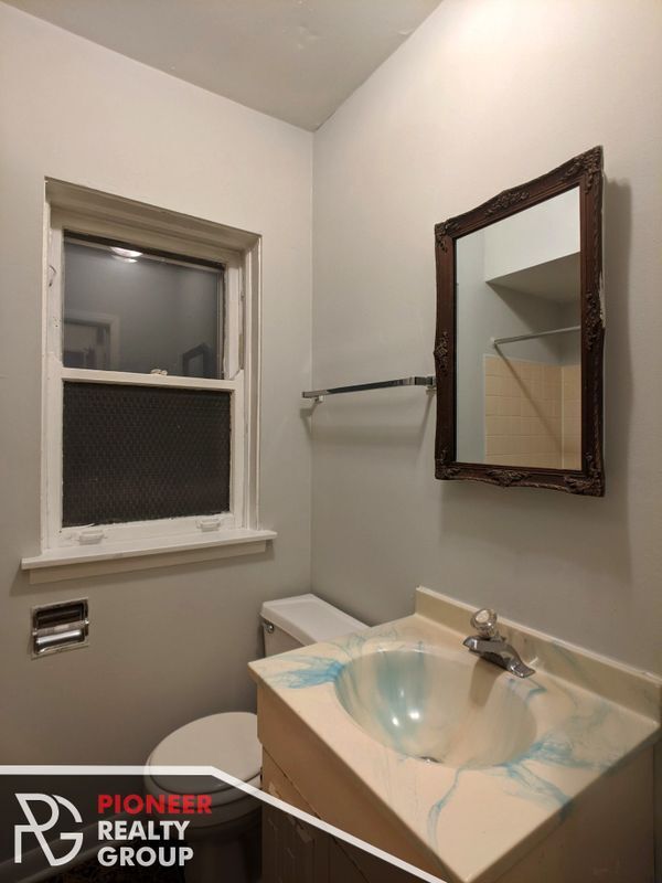 837 W Wolfram St Unit 207