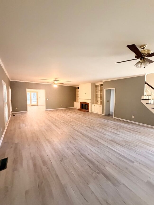 Photo - 1180 E University Dr