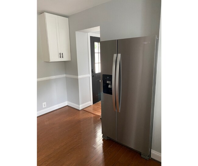 Photo - 4319 Kenwood Ave Unit 2 Available $800 2