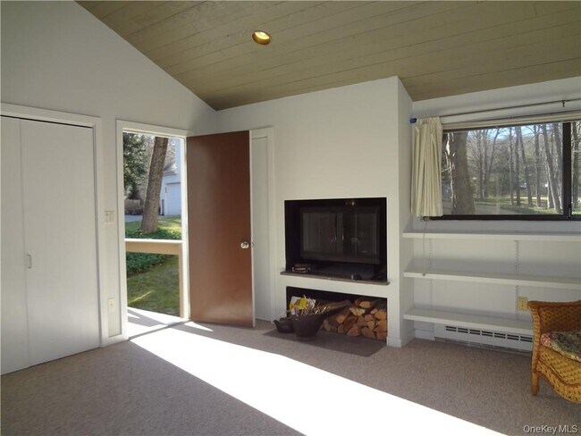 Photo - 10 Clearwater Ln