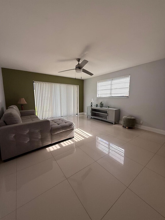 Photo - 11596 NW 45th St