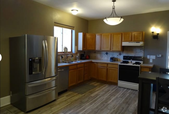 Building Photo - 2052 Apple Valley Rd Rental