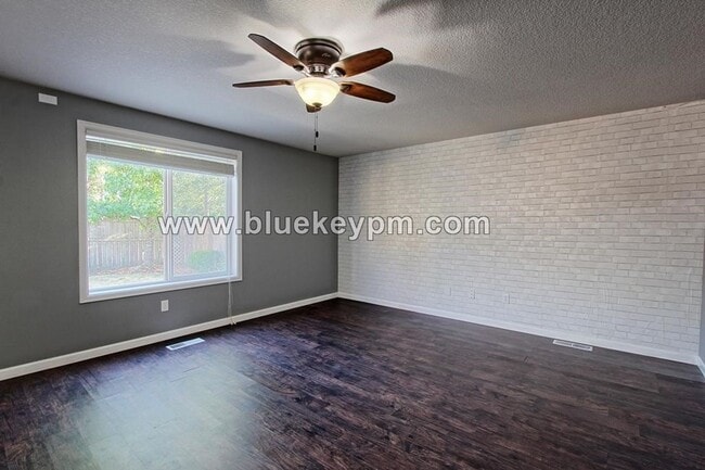 Photo - 4 Bed, 2.5 Bath Home in Cul-de-sac in Fisher's Landing East