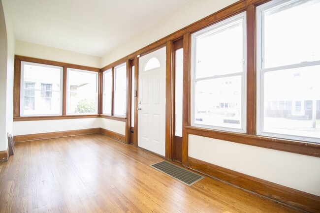 Photo - 2122 Airport Hwy