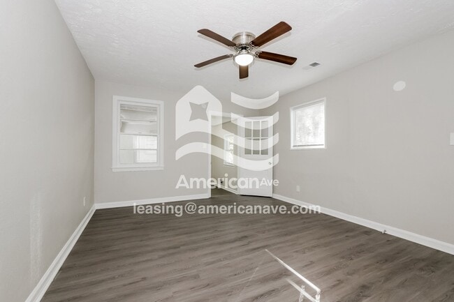 Photo - 2434 Pye Ave