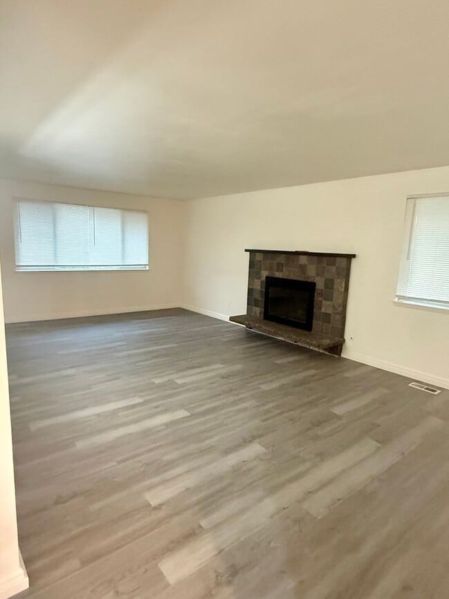 Photo - Beautifully Updated 3-Bed, 2-Bath Home – 2,088 Sq Ft with 2-Car Garage