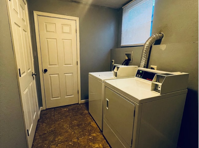 Photo - 5423-5425 E 27th St Unidad 5425