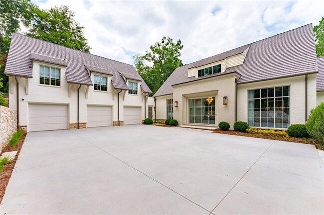 365 Valley Rd NW