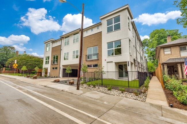 Photo - Tucked away Lakewood Gem, 2 story townhome, Walkable area!