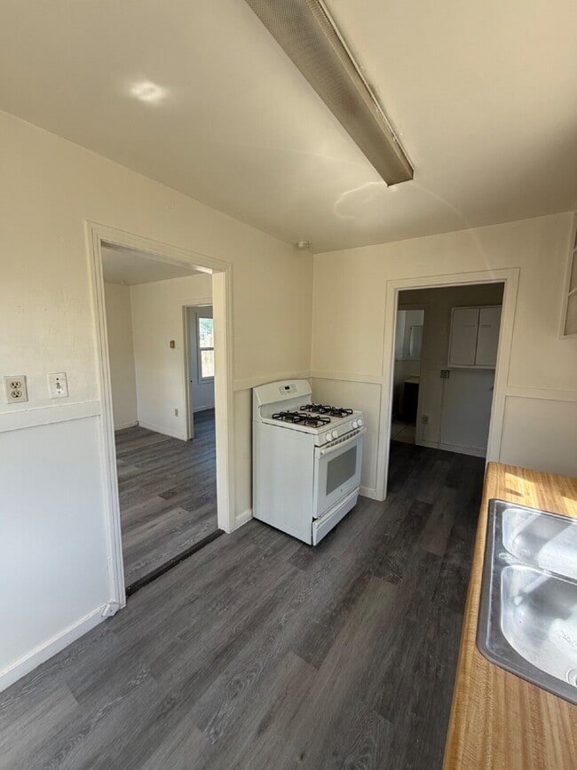 Photo - Charming 1-Bedroom cottage/Price Adjustment Unit 4