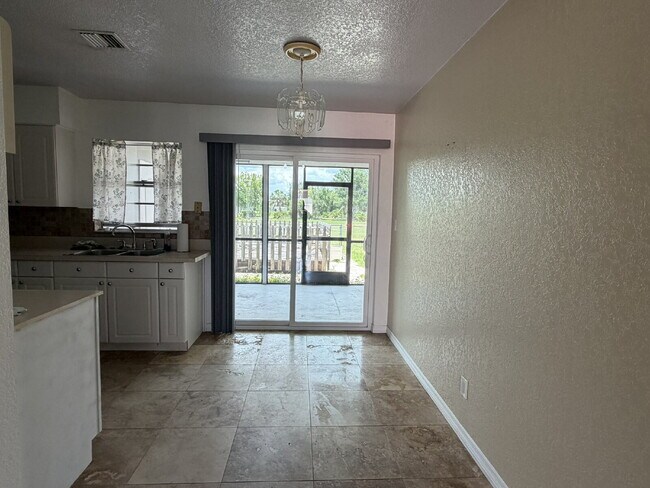"Charming 2-Bedroom Duplex Retreat in Venice East!"