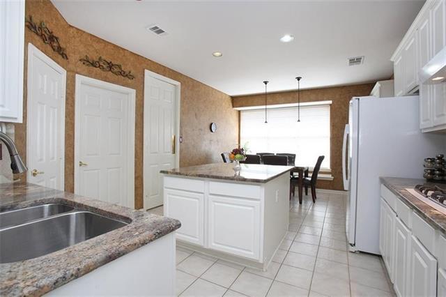 Photo - 2032 Camelot Dr