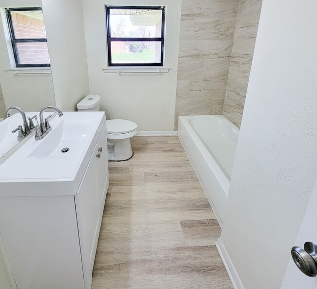 Photo - 133 S Yaupon St