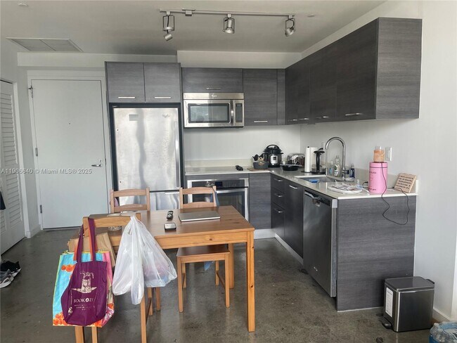 Photo - 151 SE 1st St Unidad 2707