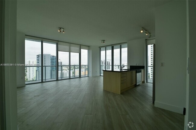 Building Photo - 1111 SW 1st Ave Unit 2425-N Rental