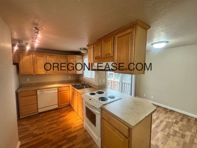Photo - 2 Bed one bath South Hills duplex Unidad 415 40th