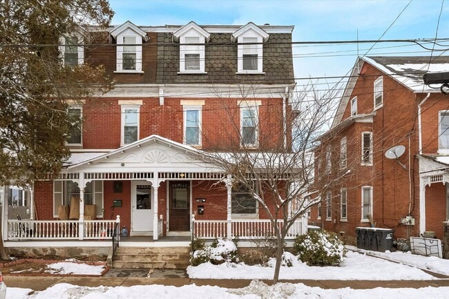 Building Photo - 157 Washington Ave Unit 1