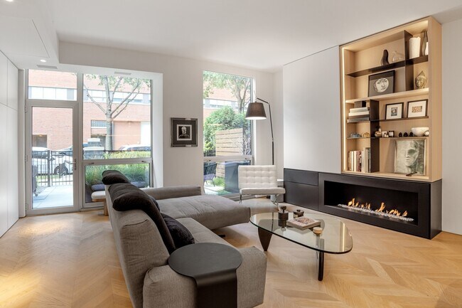 Photo - 1917 S Calumet Ave