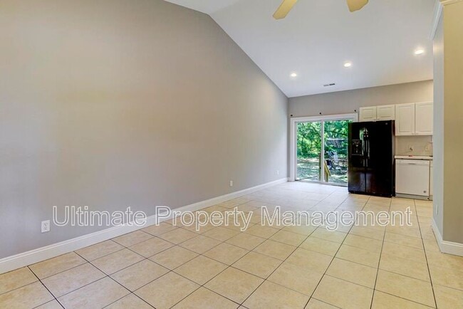 Photo - 220 Rose Ave