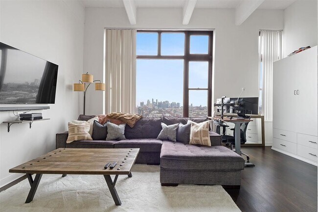 Building Photo - 1500 Hudson St Unit 12O