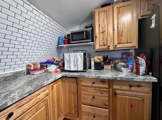 Photo - 18 Old Hollis Rd