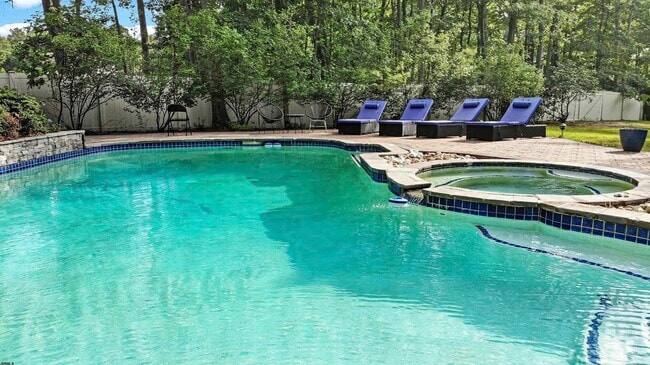 Photo - 209 Shady Knoll Ln