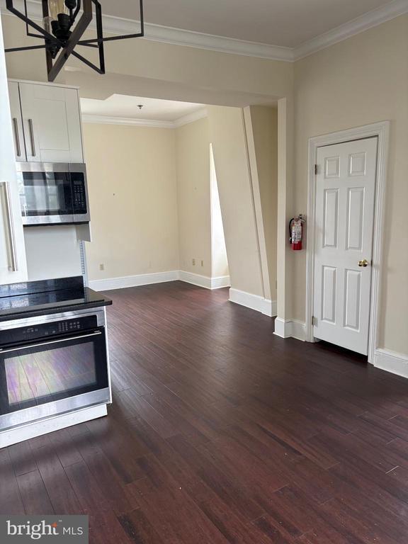 Photo - 10 N Main St