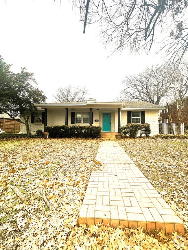 Building Photo - 621 Kiowa Cir Rental