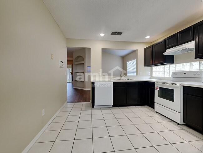 Photo - 8220 Abbeyfield Dr