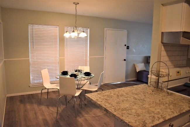 Photo - 1300 Milam Way