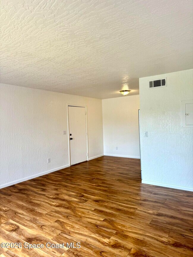 Photo - 2100 Forest Knoll Dr NE Unit 00-202