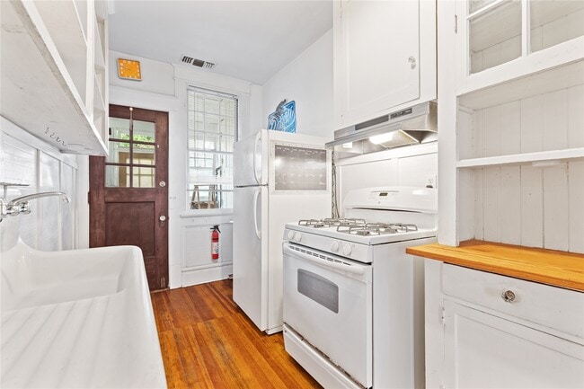 Building Photo - 806 Winbern St Unit 1 Rental