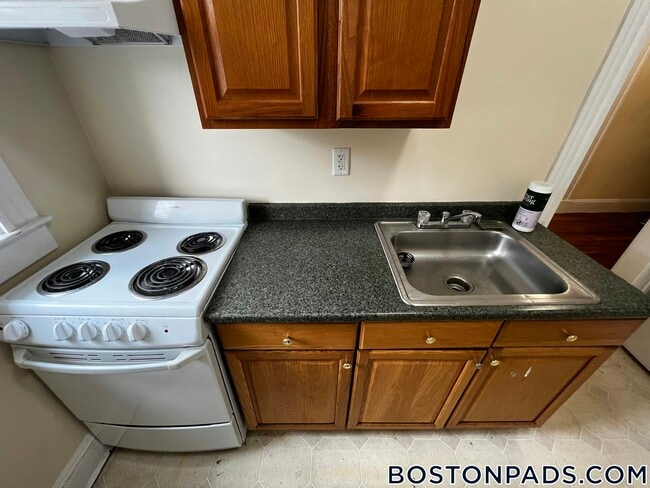 Building Photo - 55 Park Dr