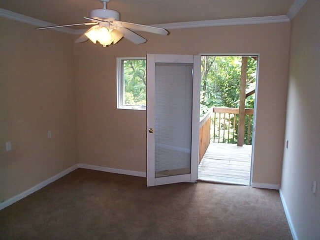 Building Photo - 153 Boggs Ave Unit 2