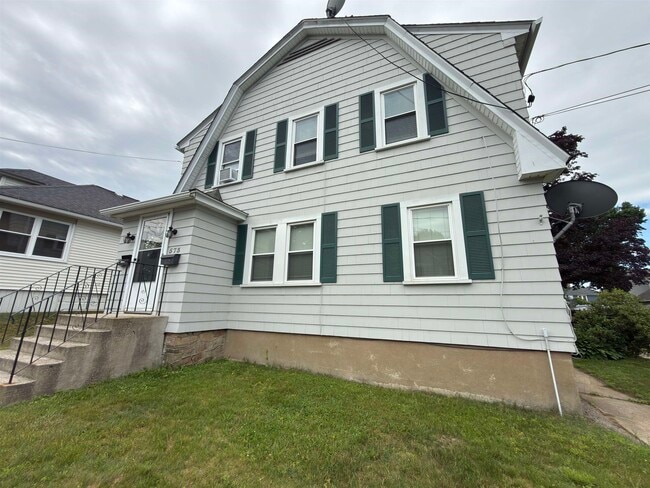 Building Photo - 573 Spruce St