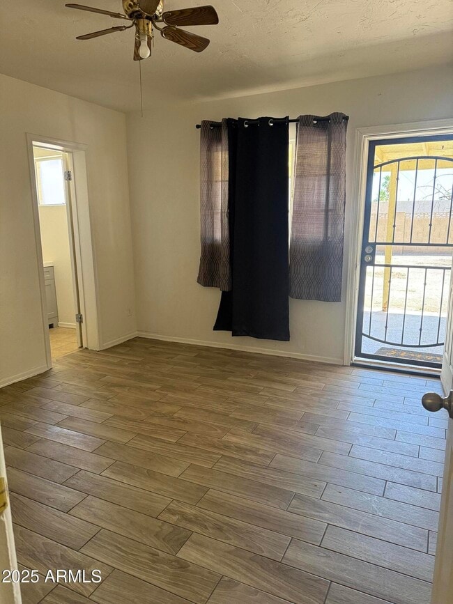 Photo - 1321 E Hall St