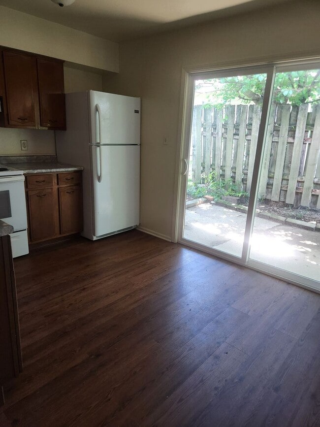 Photo - 1124 Lake Forest Dr Unit A