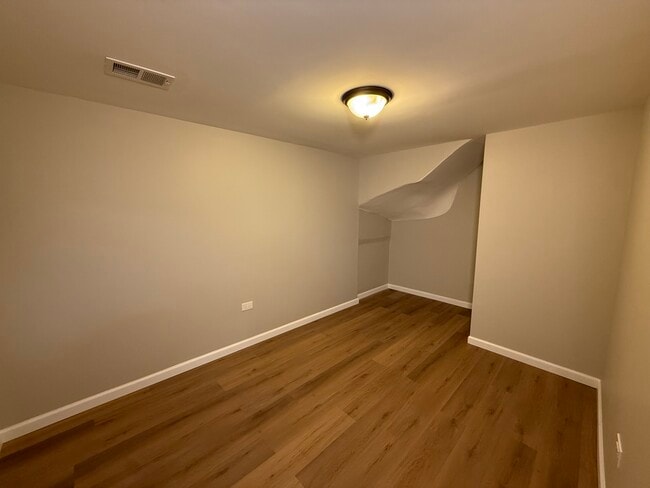 Bedroom 1 - 1542 N Kolin Ave Unit Garden