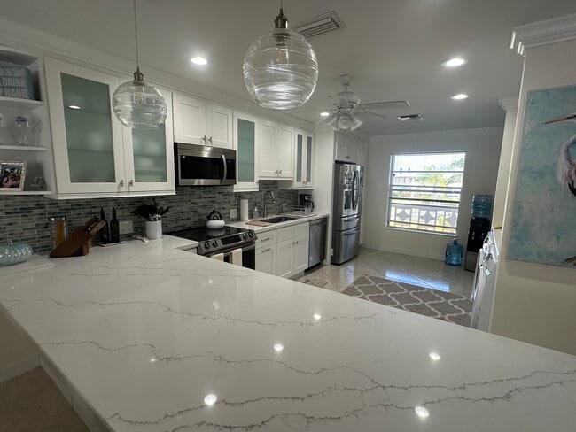 Building Photo - 1860 NW 13th St Unit #101