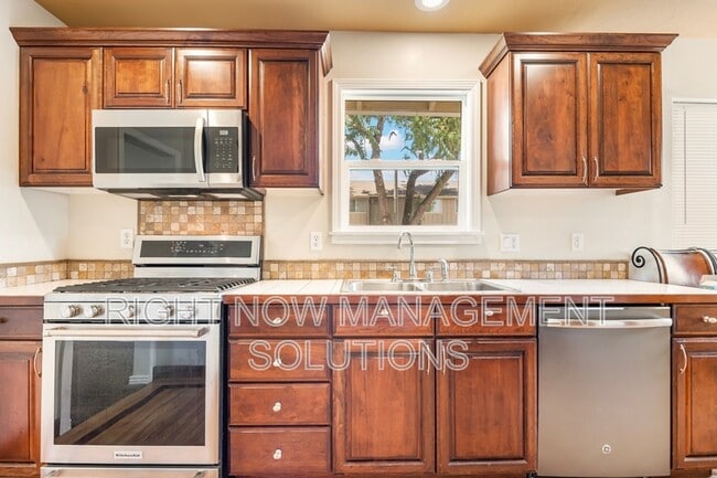 2903 W Madison Ave