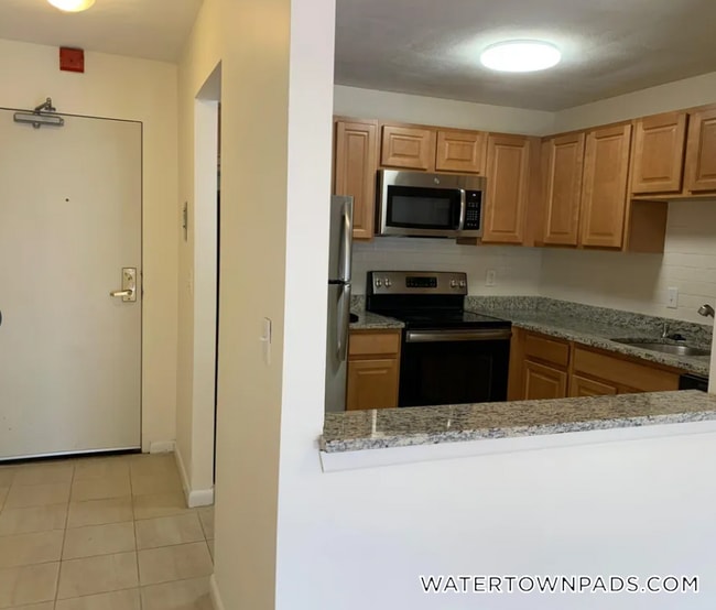 Building Photo - 245 Main St